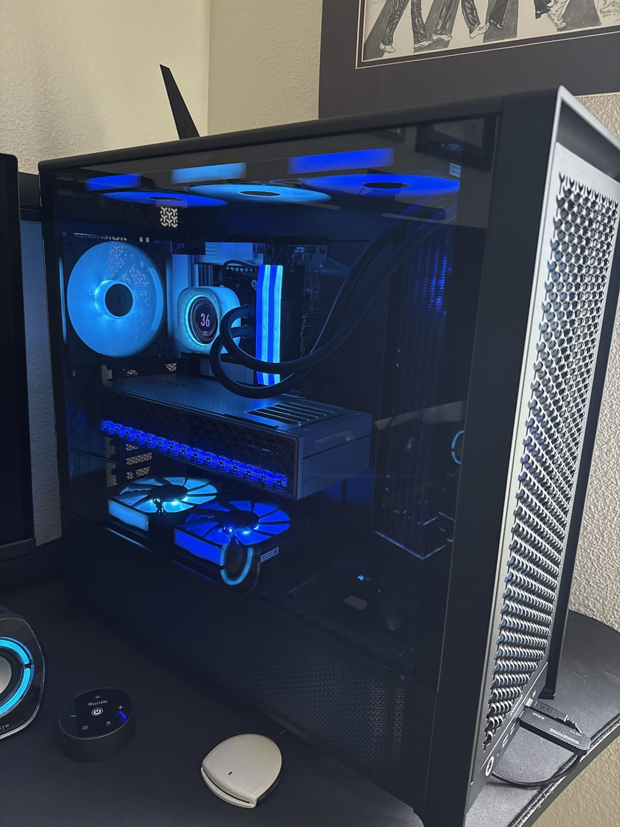 CORSAIR Frame 5000D RS Modular High Airflow Mid-Tower PC Case - 4X Pre-Installed RS Fans, InfiniRail Fan Mounting System, GPU Anti-Sag, ASUS BTF, MSI Project Zero, Gigabyte Project Stealth - Black customer photo 2