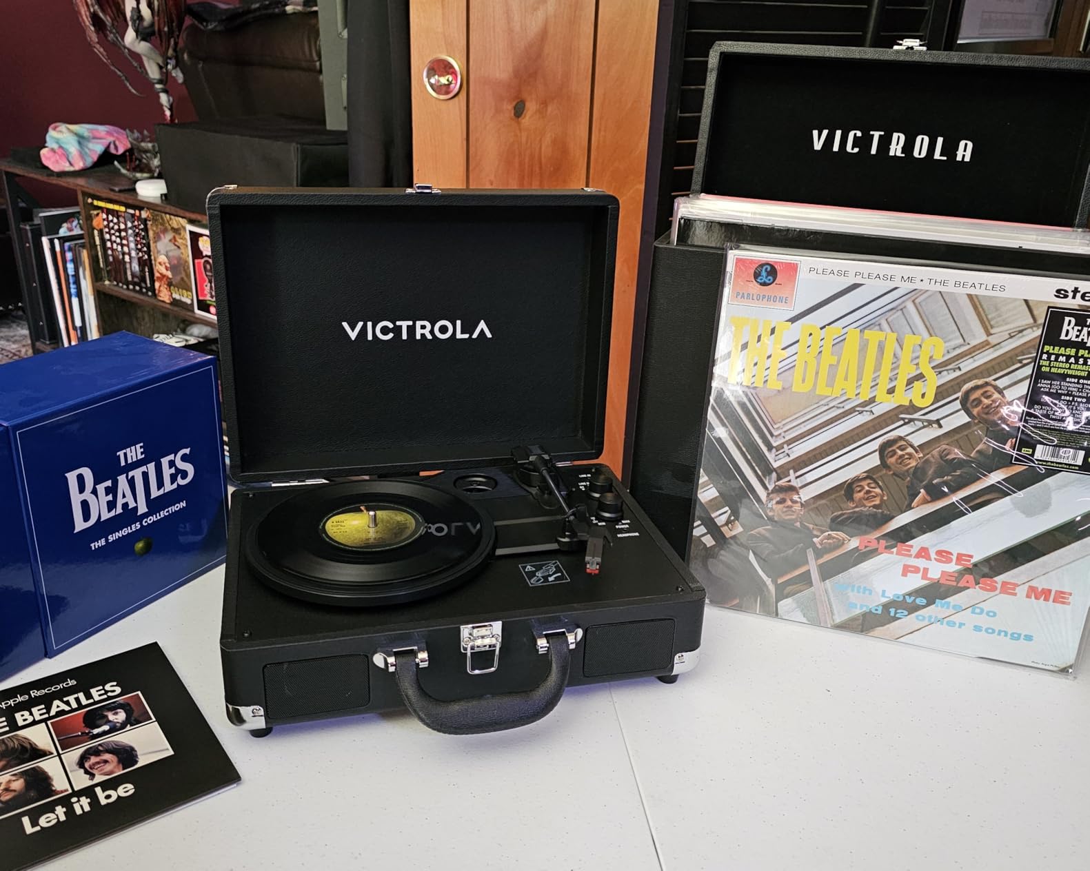 Victrola Journey II (2025 Model) - Bluetooth Suitcase Record Player - Built-in Stereo Speakers with Enhanced Bass, 3-Speed Turntable, Bluetooth Input and Output, RCA & Headphone Outputs (Turquoise) customer photo 2