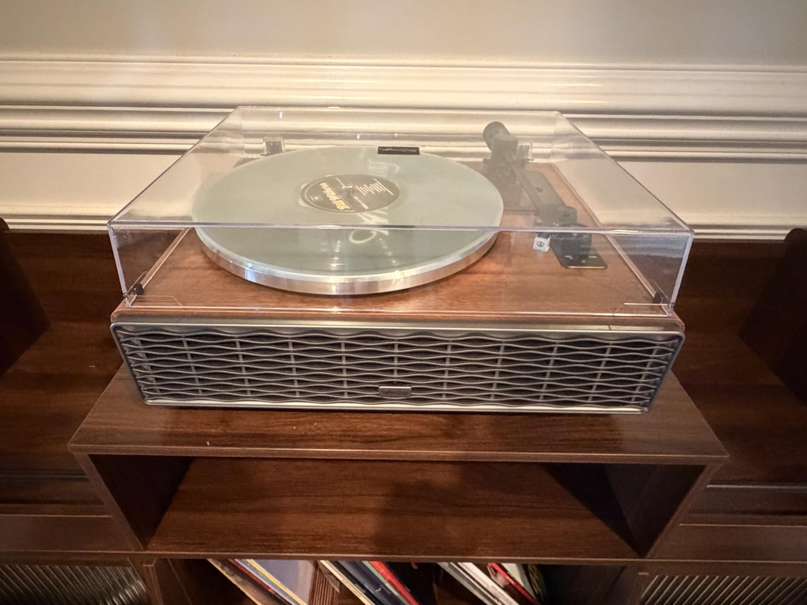 Annesburg Vinyl Record Player, Bluetooth Turntable with Built-in Speakers, High Fidelity Belt Drive 33/45 RPM, AT-3600L Magnetic Cartridge, Wood Walnut customer photo 2