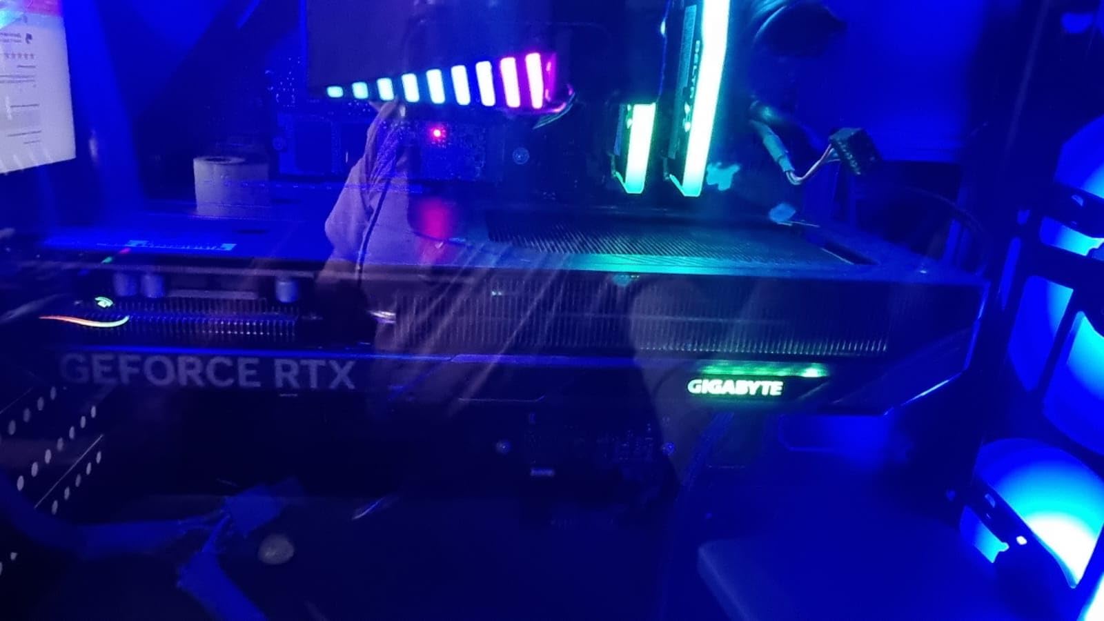 GIGABYTE GeForce RTX 5060 Gaming OC 8G Graphics Card, 8GB 128-bit GDDR7, PCIe 5.0, WINDFORCE Cooling System, GV-N5060GAMING OC-8GD Video Card customer photo 2