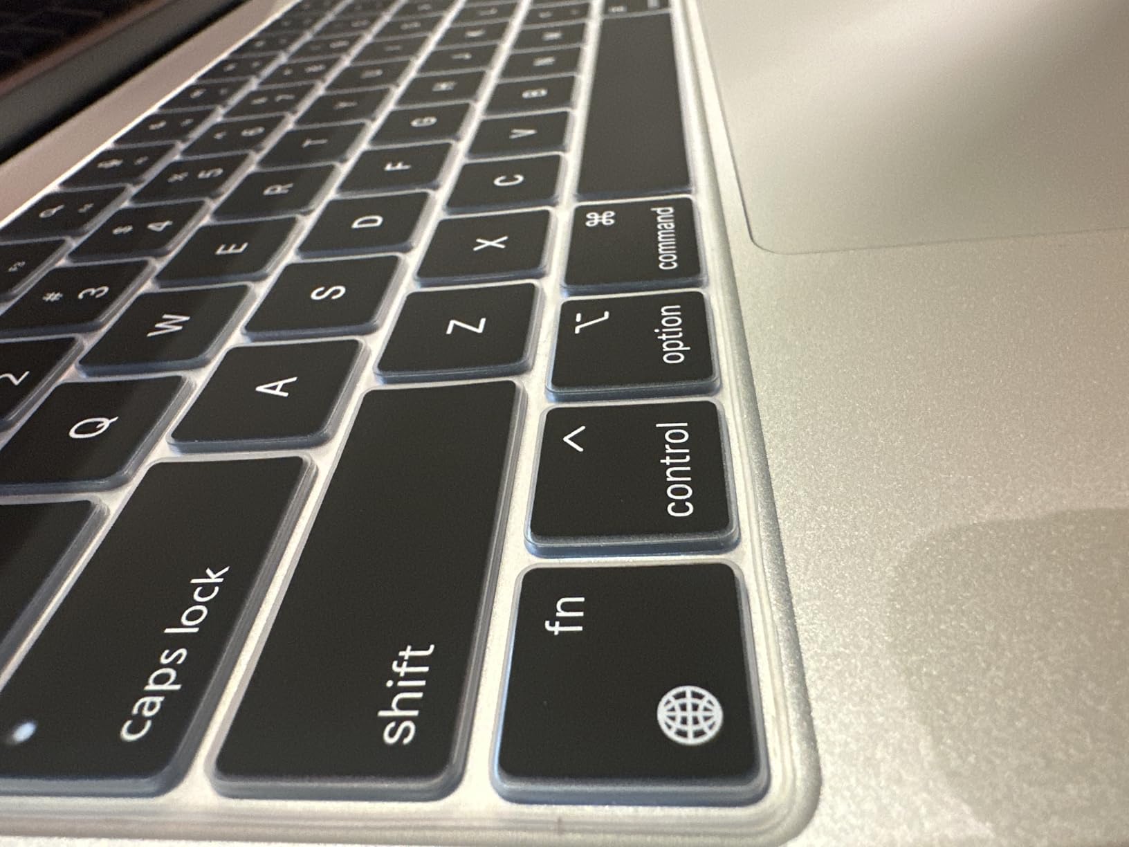 Apple 2025 MacBook Air 15-inch Laptop with M4 chip: Built for Apple Intelligence, 15.3-inch Liquid Retina Display, 16GB Unified Memory, 256GB SSD Storage, 12MP Center Stage Camera, Touch ID; Starlight customer photo 1