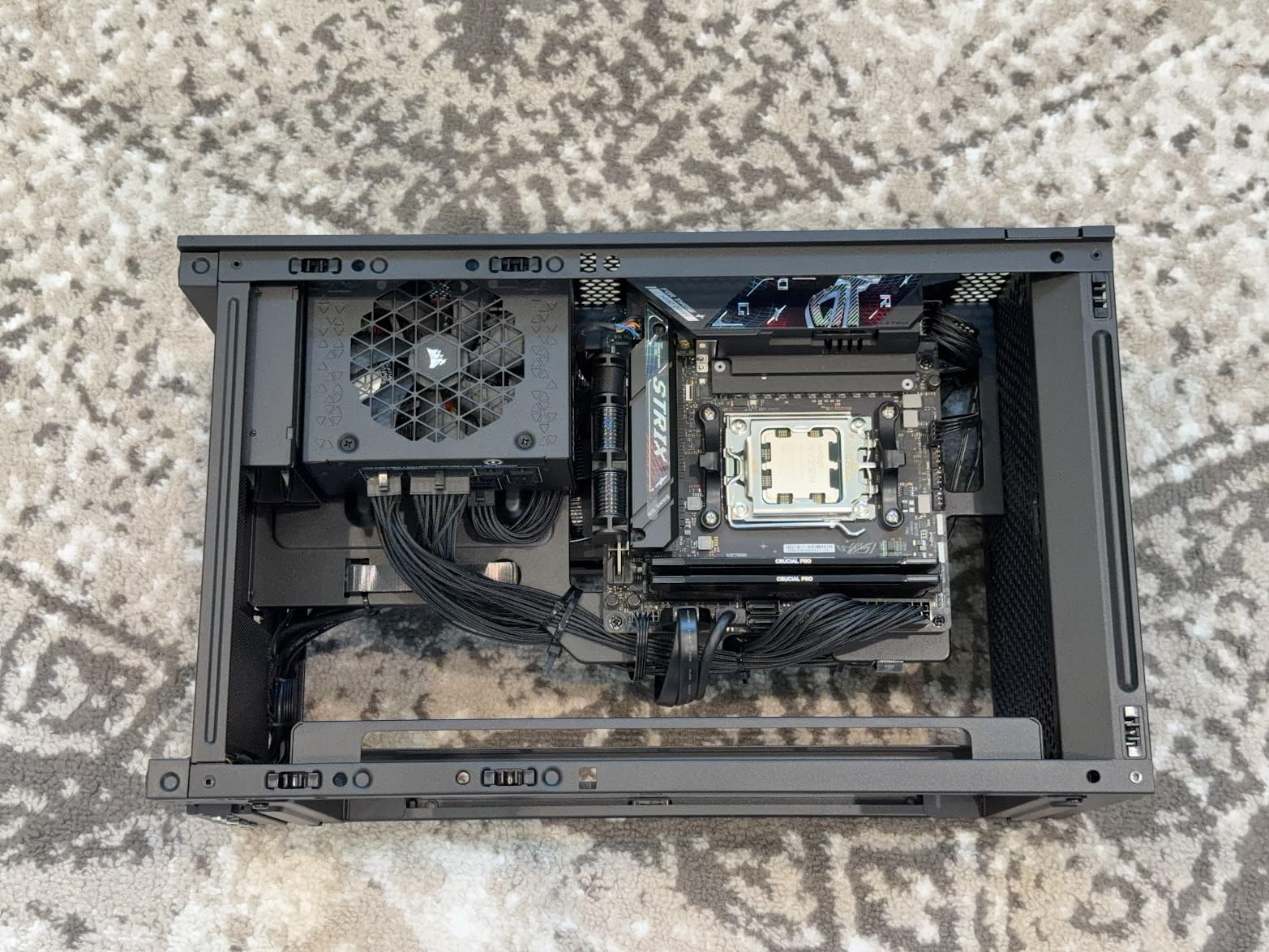 NZXT H2 Flow - Mini-ITX 20.7L High Airflow PC Case - Includes 2 x 120mm Top Fans & PCIe 5.0 Riser Cable - 331mm GPU - 280mm Radiator - Black customer photo 2