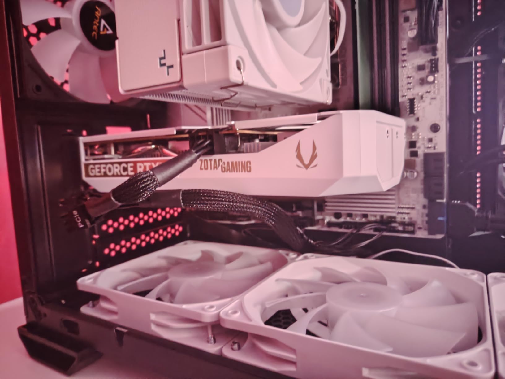 ZOTAC GeForce RTX 5060 Twin Edge OC White Edition Graphics Card, 8GB GDDR7, DLSS 4, 3x DisplayPort 2.1b & HDMI 2.1b, PCIE 5.0 (ZT-B50600Q-10M) customer photo 2