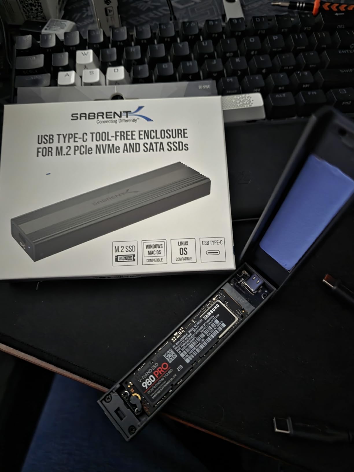 SABRENT USB4 NVMe SSD Enclosure - Tool-Free USB 4.0 M.2 PCIe 4.0 x4 External SSD Case, 3900MB/s, Thunderbolt 3/4 & USB-C Compatible, for 2230/2242/2260/2280 Drives (EC-U4TN) customer photo 2