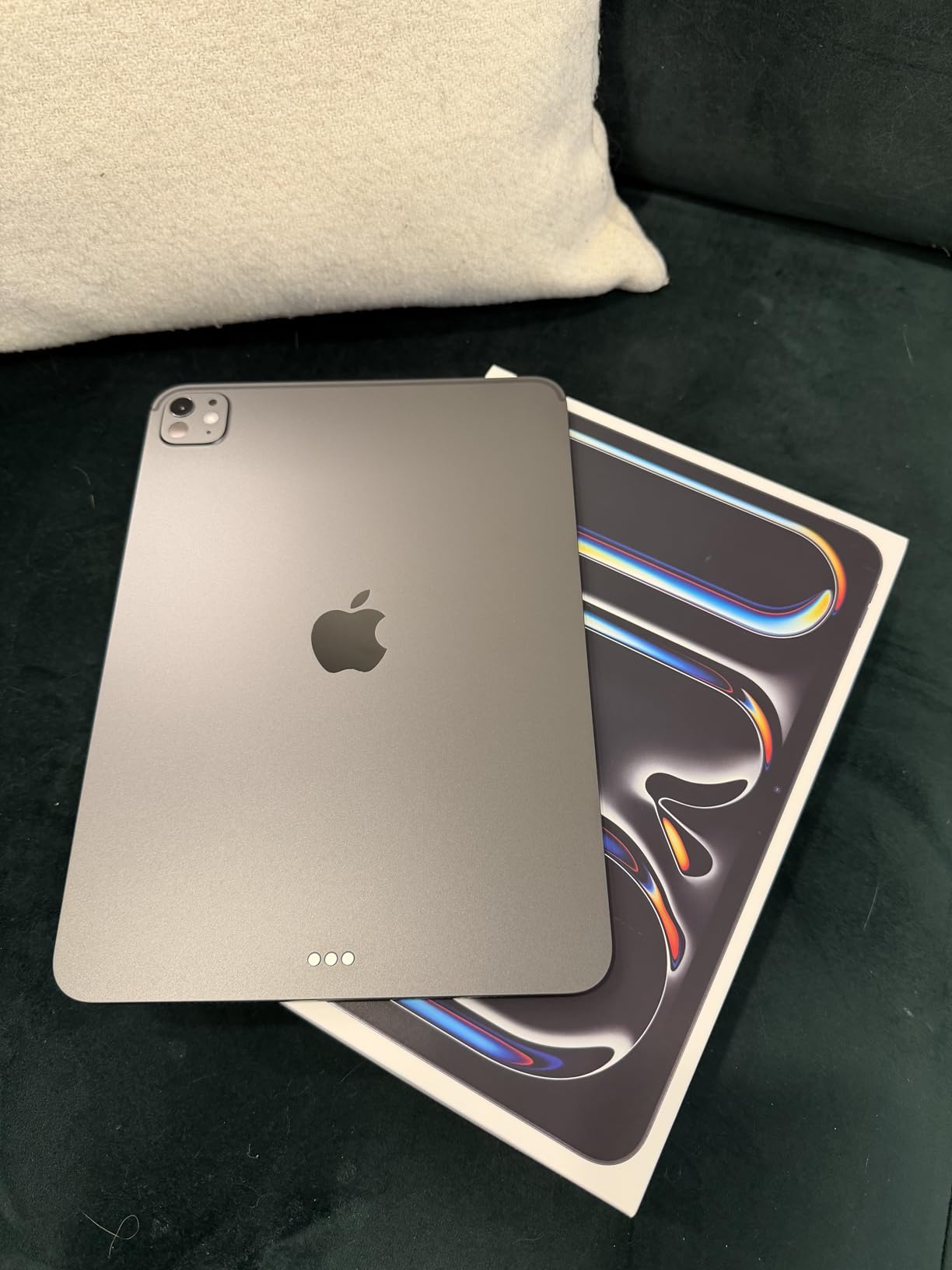 Apple iPad Pro 11-inch (M5): Ultra Retina XDR Display, 256GB, Landscape 12MP Front/Back Camera, LiDAR Scanner, Wi-Fi 7, Face ID - Space Black customer photo 2