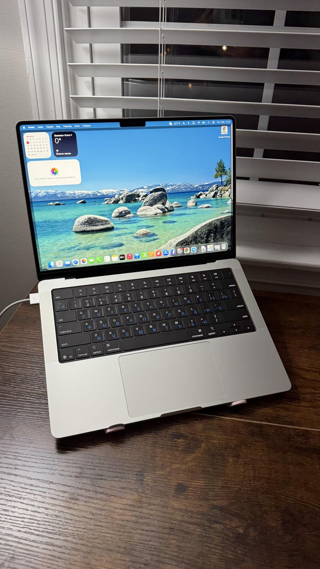 Apple 2025 MacBook Pro Laptop with Apple M5 chip, 14.2-inch Liquid Retina XDR Display, 16GB Unified Memory, 512GB SSD Storage customer photo 2