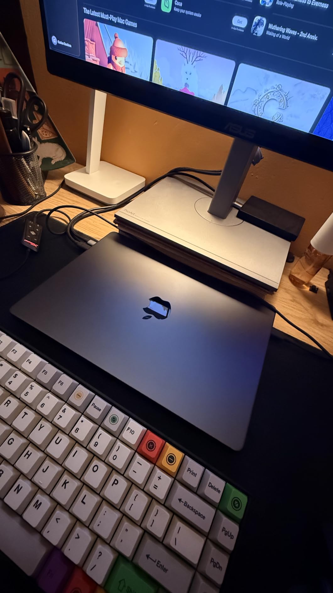 2025 MacBook Pro Laptop with Apple M5 chip with 10-core CPU and 10-core GPU: Built for AI, 14.2-inch Liquid Retina XDR Display, 24GB Unified Memory, 1TB SSD Storage; Space Black customer photo 2