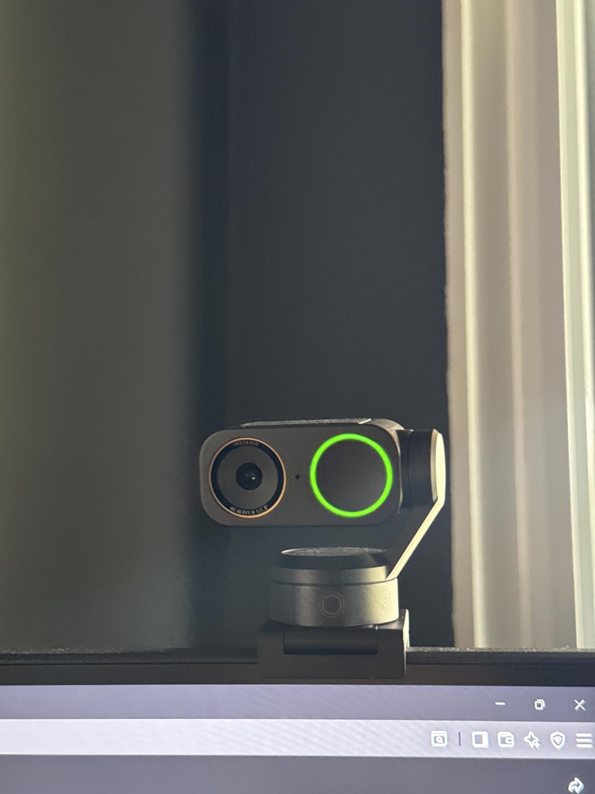 Insta360 Link 2 Pro - 4K PTZ Webcam for PC/Mac, 1/1.3 Sensor, Low-Light, AI Tracking, HDR, Directional Noise-Canceling Mics, Supports Stream Deck customer photo 2