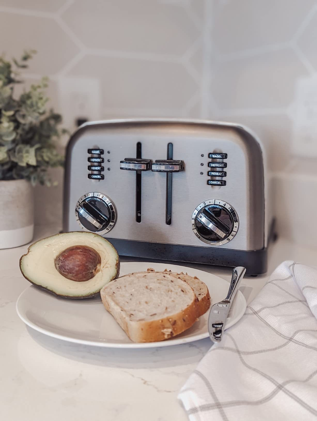 Cuisinart 4 Slice Compact Stainless Steel Toaster with Extra-Wide Slots for Bread, French Toast, Bagels & Pastries, Defrost & Reheat Functions, CPT-180P1, Brushed Stainless customer photo 2