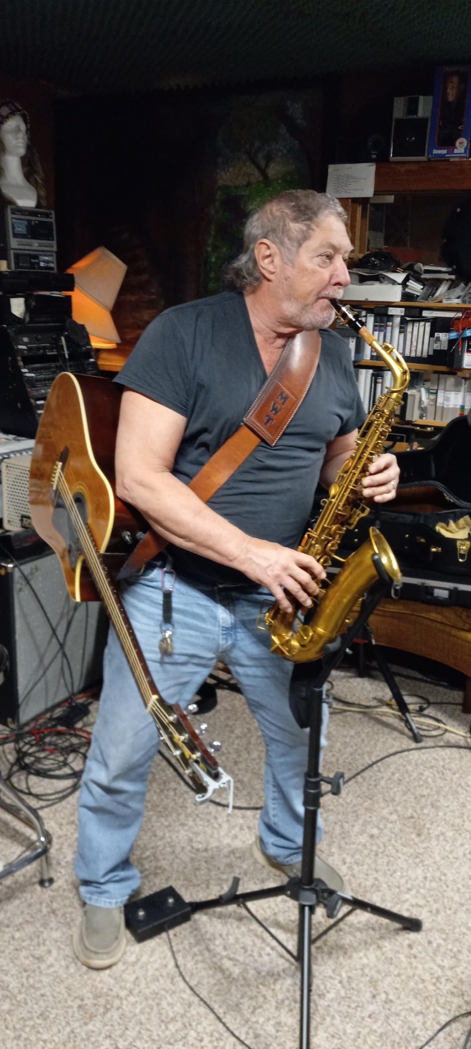 On-Stage (SXS7401B) Tall Alto/ Tenor Sax Stand, Black customer photo 1