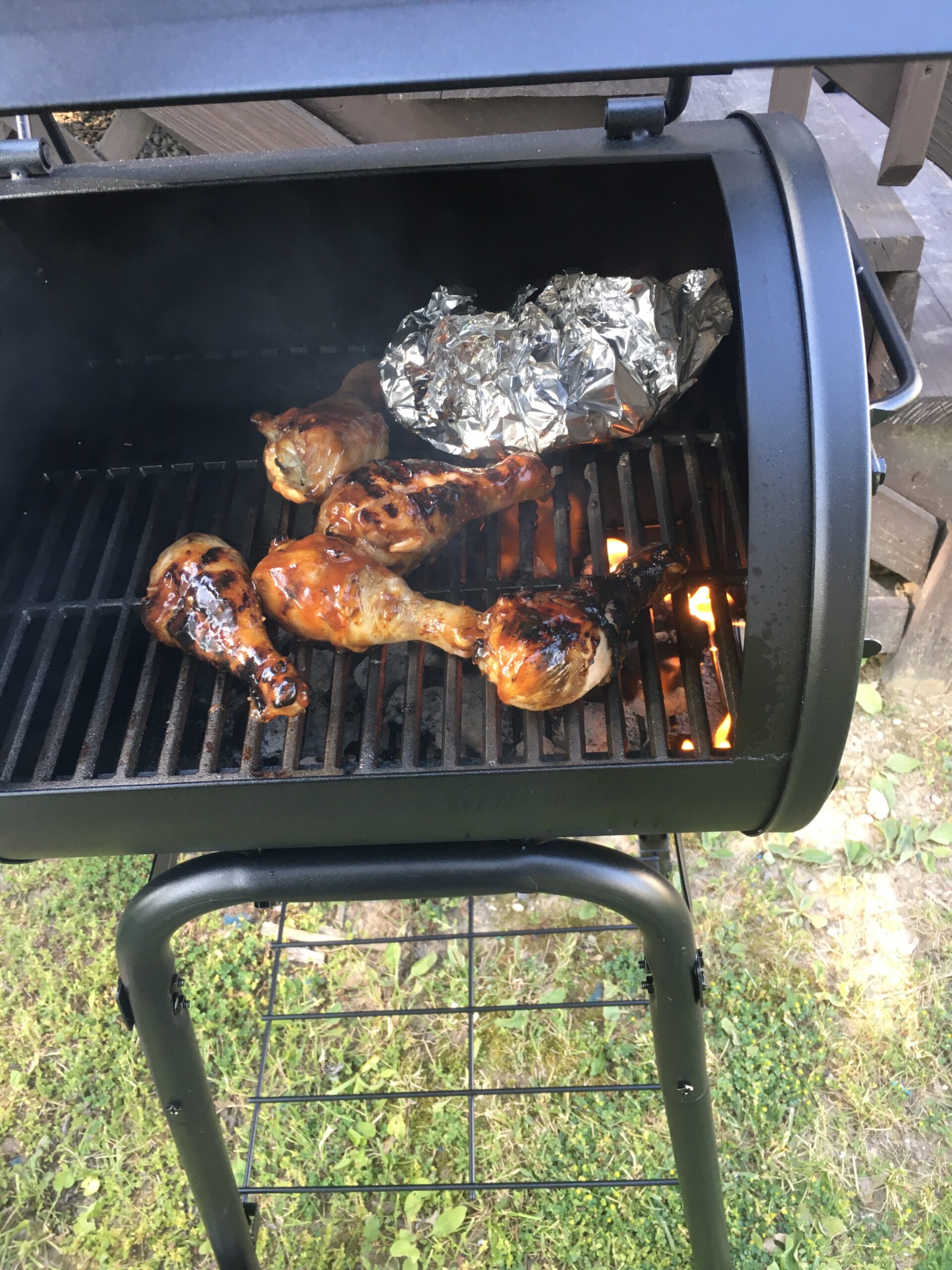 Char-Griller Patio Pro Charcoal Grill and Smoker with Cast Iron Grates, 250 sq in, Black customer photo 1