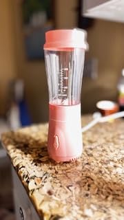Hamilton Beach Portable Blender for Shakes and Smoothies, 14 Oz BPA Free Travel Cup & Lid, Durable Stainless Steel Blades, Personal Smoothie Blender, Red (51101RV) customer photo 1