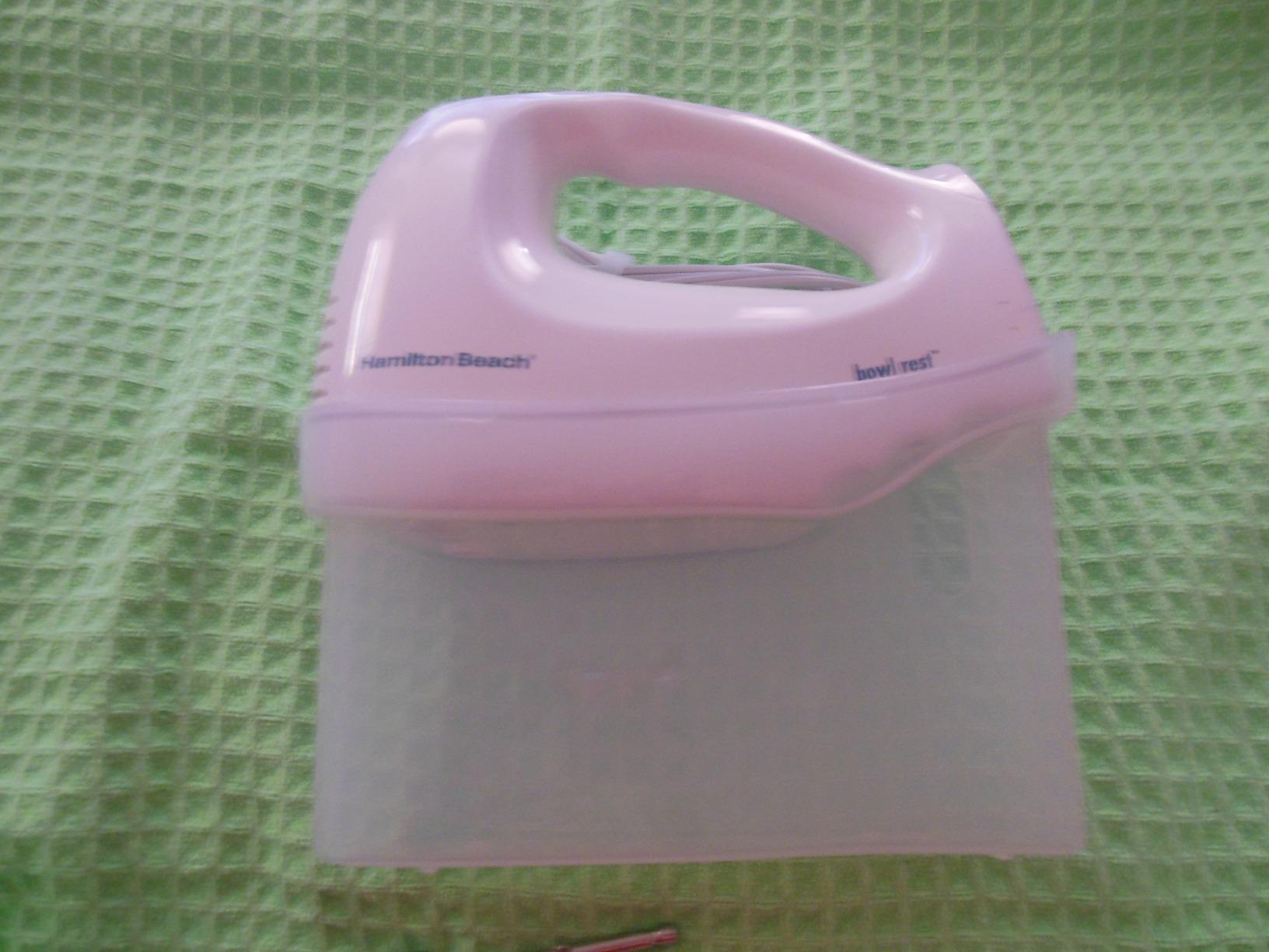 Hamilton Beach 6-Speed Electric Hand Mixer with Whisk, Traditional Beaters, Snap-On Storage Case, 250 Watts, White customer photo 1