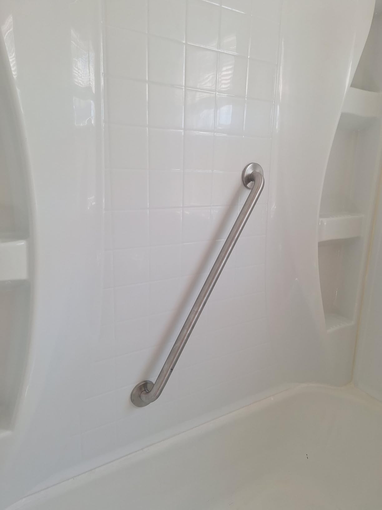 Moen Home Care Bathroom Safety 32 Inch Stainless Steel Handicap Grab Bar for Bathtub and Shower, Elderly Assistance Product with Concealed Screws, 8732 customer photo 1