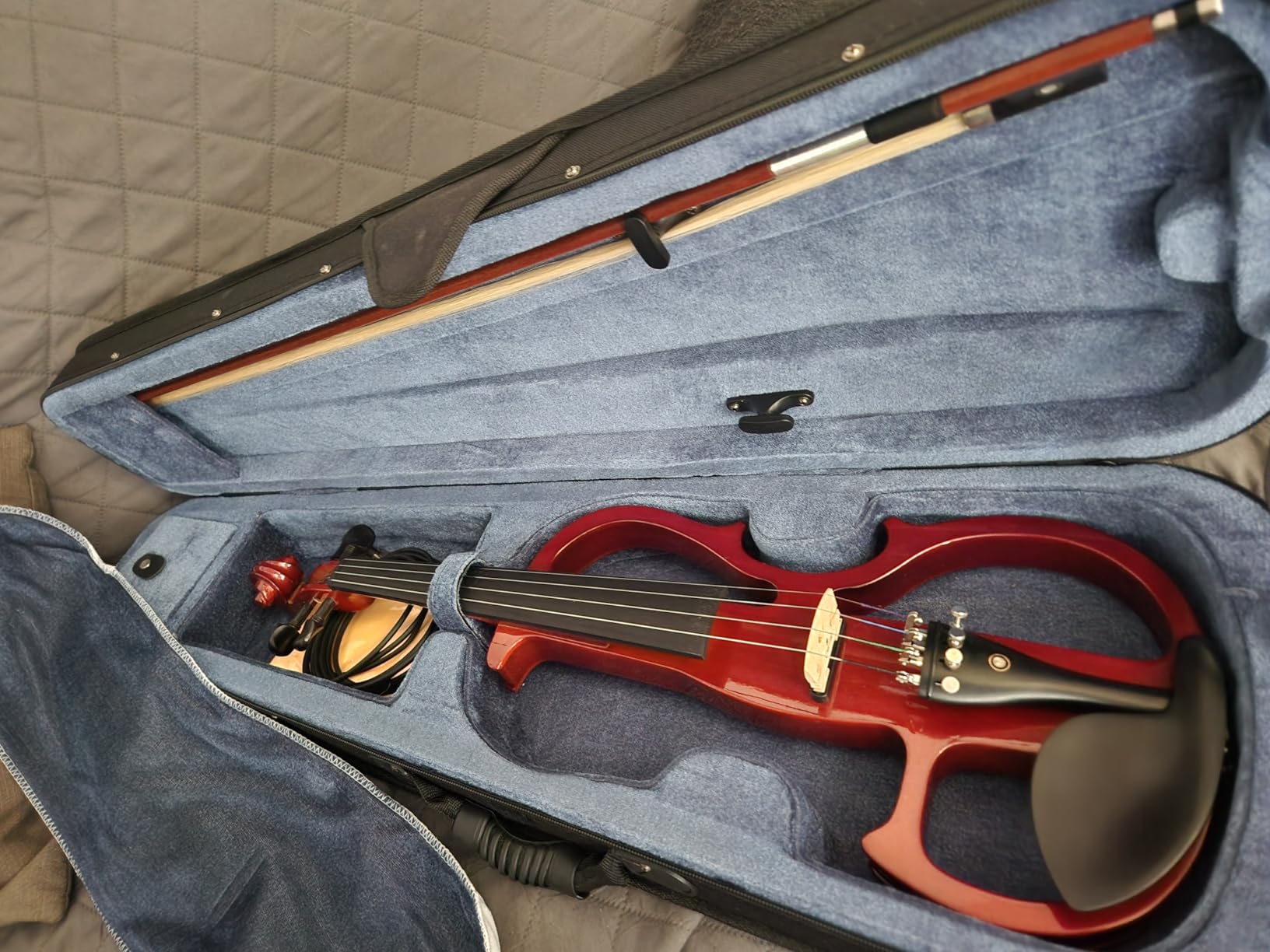 Cecilio 4/4 Electric Silent Violin Set, Solid Maple, Ebony Fittings, Blue customer photo 1