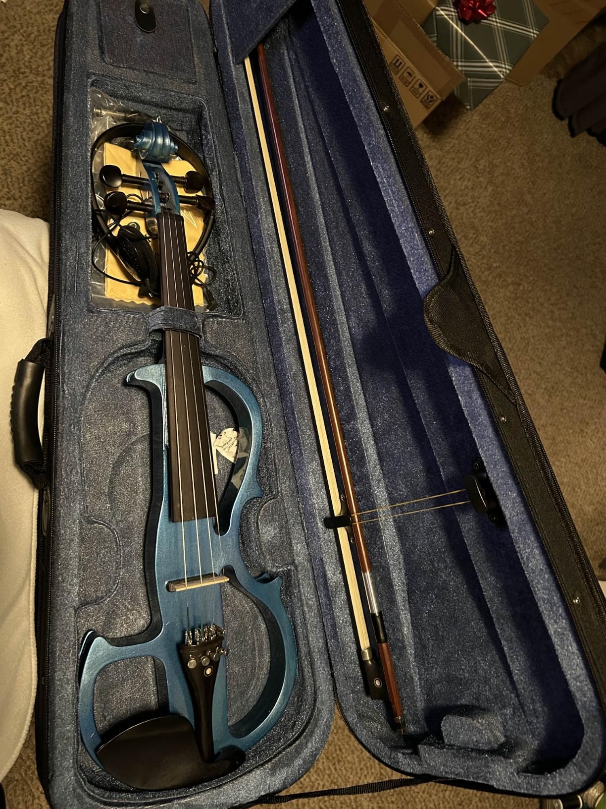 Cecilio 4/4 Electric Silent Violin Set, Solid Maple, Ebony Fittings, Blue customer photo 2