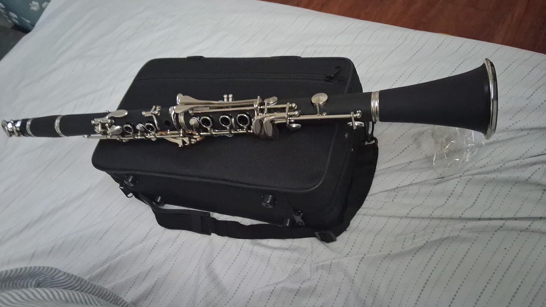 Mendini By Cecilio B Flat Clarinet for Beginner, Ebonite Bb Clarinet with 10 Reeds, Mouthpiece, Cork Grease, Gloves, Cleaning Cloth, Hard Case, Pocketbook, Stand (Black) customer photo 1