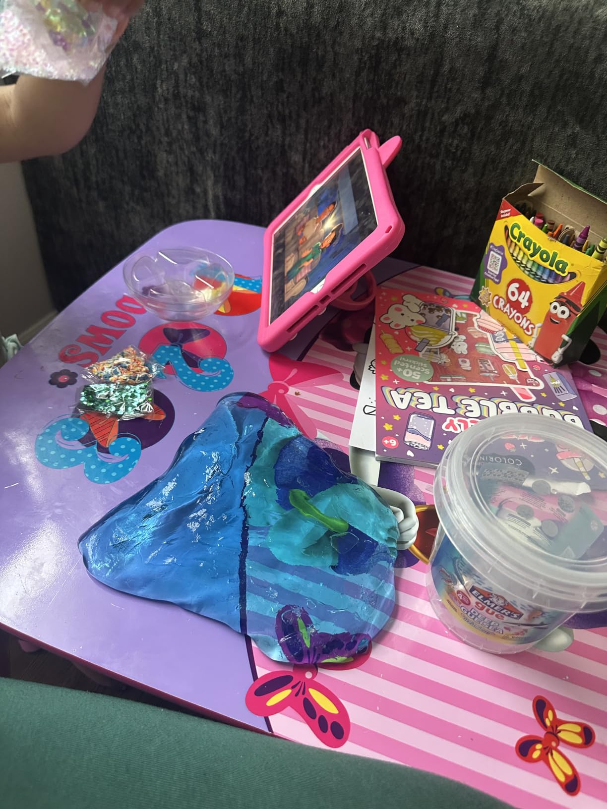 Delta Children - Disney Minnie Mouse Kids Table and Chair Set 3-Piece Set (2 Chairs Included) - Pink customer photo 1