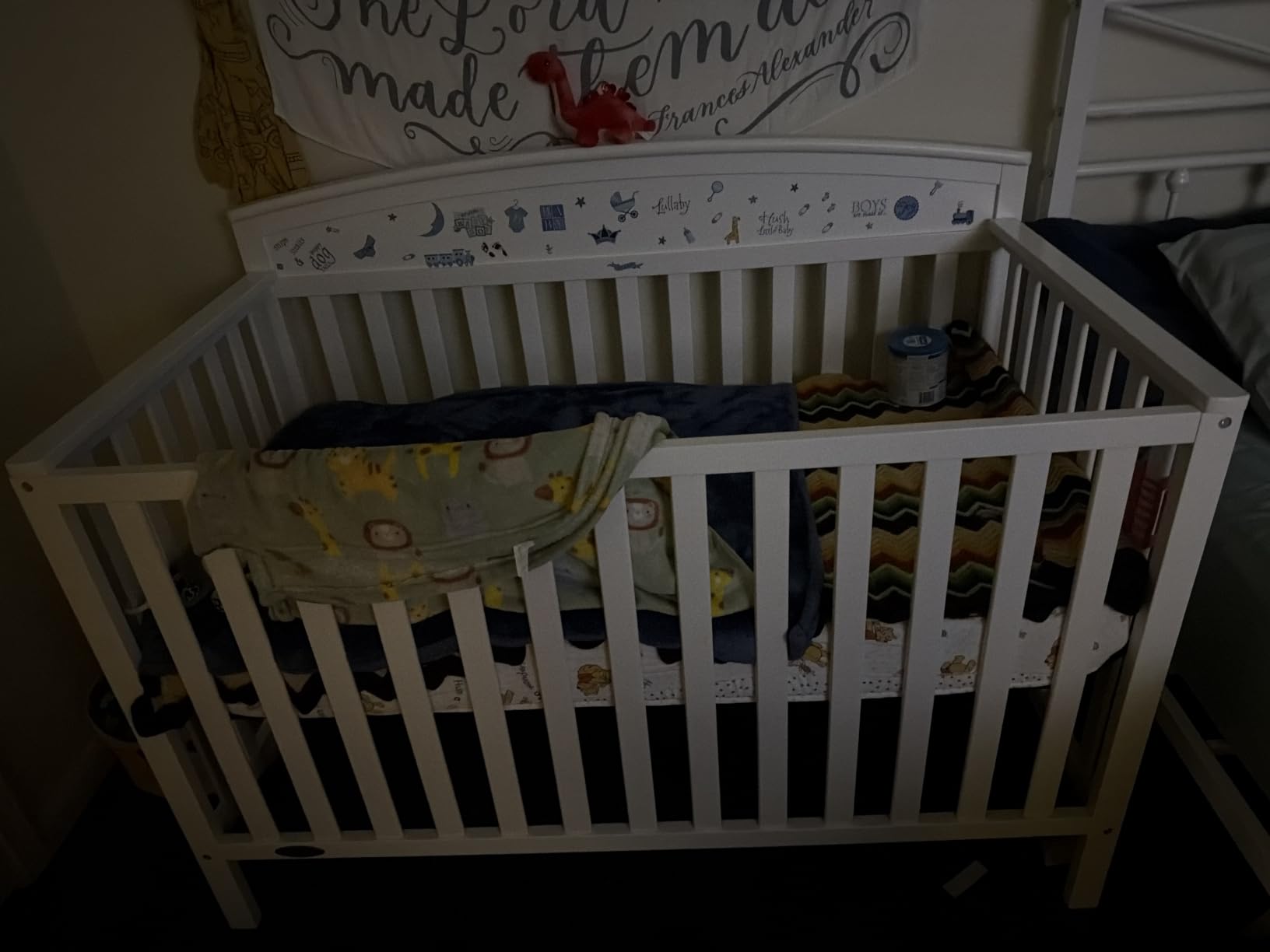Graco Benton 5-in-1 Convertible Crib - GREENGUARD Gold Certified, Converts from Baby Crib to Toddler Bed, Daybed and Full-Size Bed, Fits Standard Full-Size Crib Mattress (White) customer photo 1