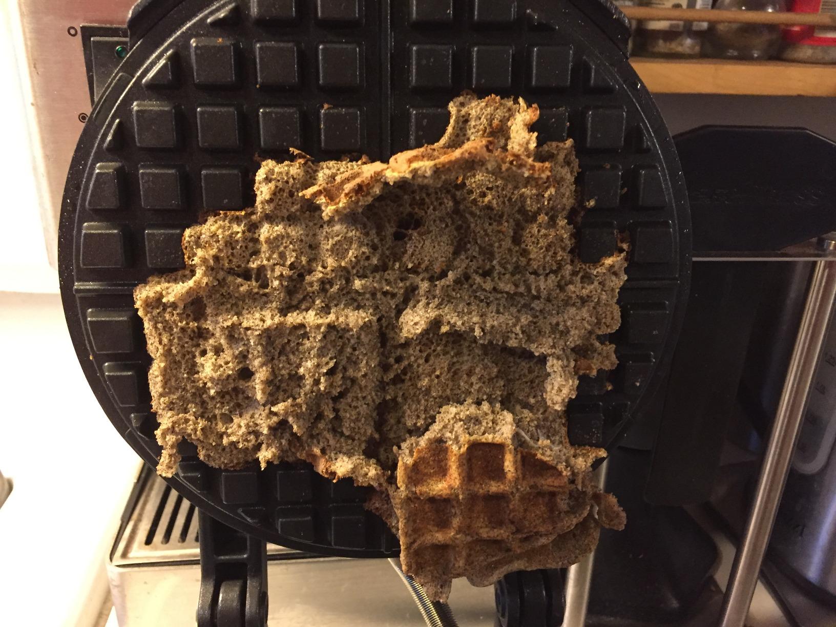 Breville BWM520XL No-Mess Classic Round Waffle Maker, Brushed Stainless Steel customer photo 1
