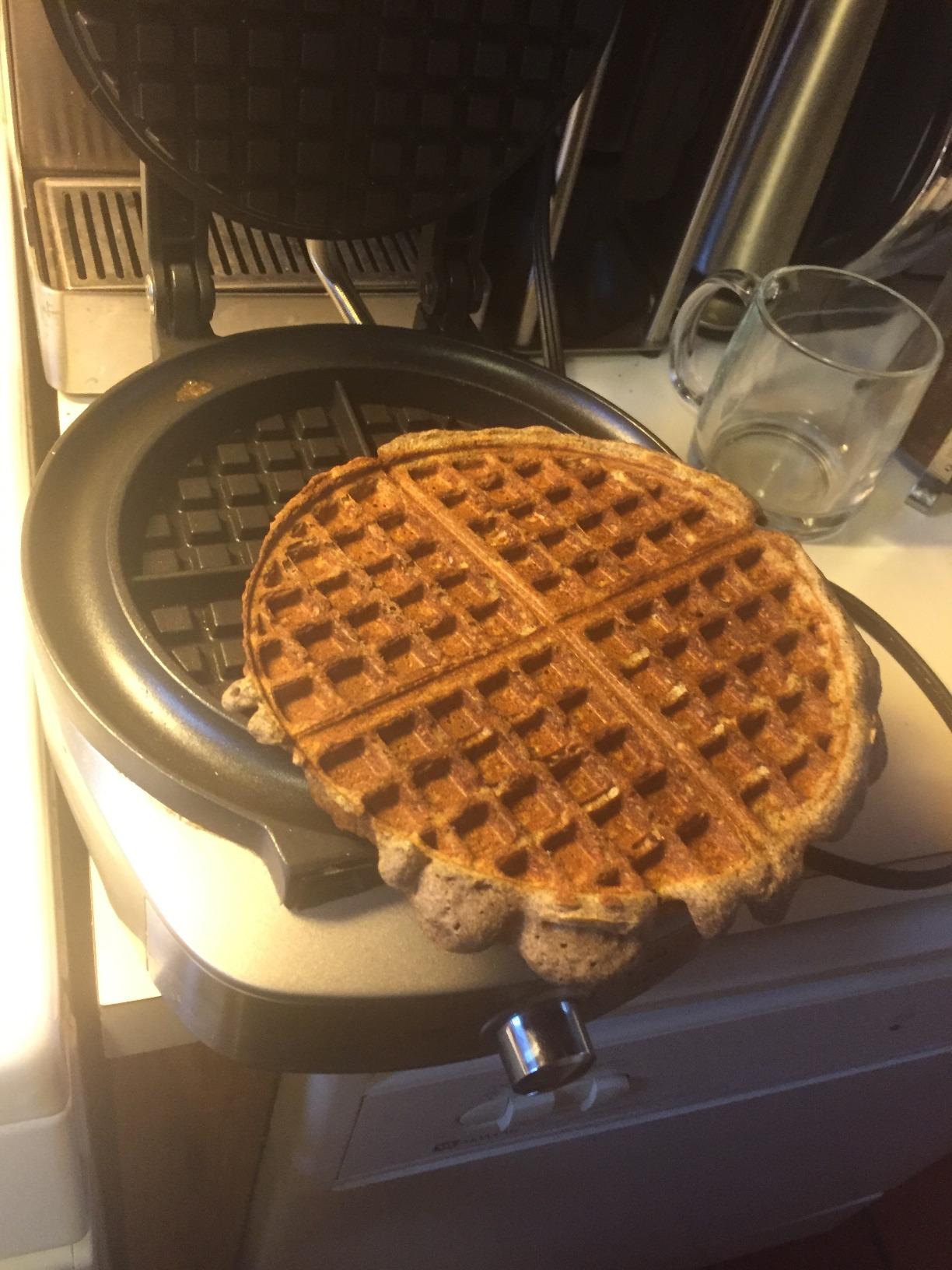 Breville BWM520XL No-Mess Classic Round Waffle Maker, Brushed Stainless Steel customer photo 2