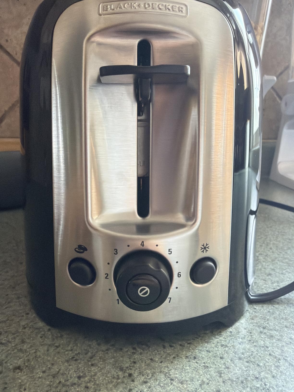 BLACK+DECKER 4-Slice Toaster, Extra Wide Slots, 7 Shade Settings, 1400 Watts, Frozen and Bagel Buttons, Toast Shade Selector, Extra Lift customer photo 1