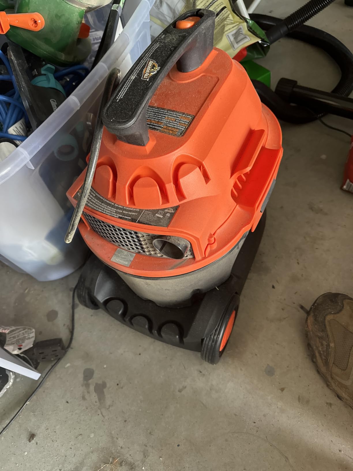 Armor All AA255W Wet/Dry Utility Vac 2.5 Gallon, 2.5-Gallon,120 Volts (AC), Orange/Black customer photo 2