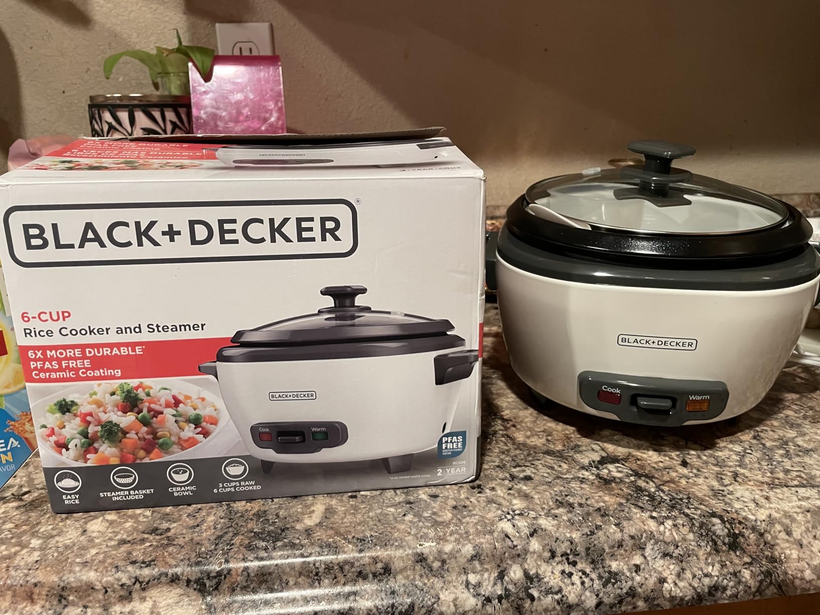 BLACK+DECKER Rice Cooker 6-Cup (Cooked) with Steaming Basket, Removable Non-Stick Bowl, White customer photo 1