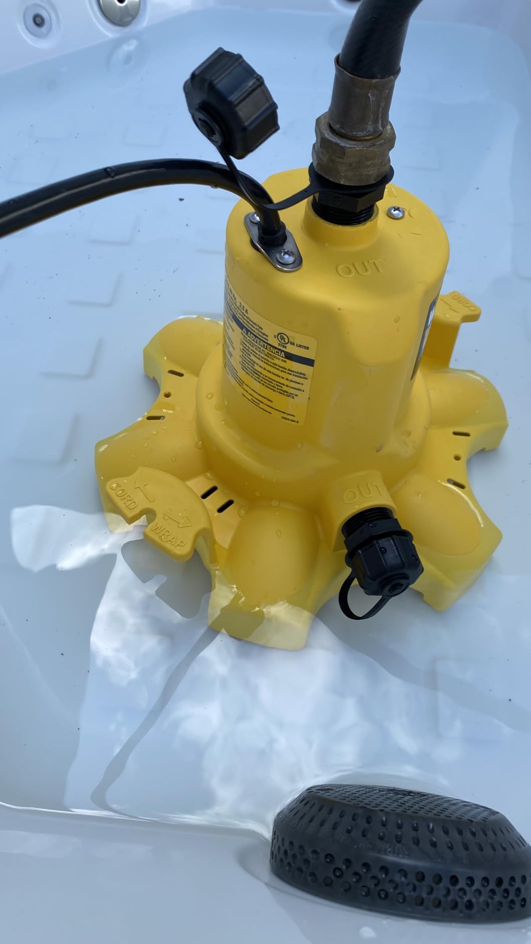 WAYNE - WaterBUG 1/6 HP 1350 GPH Submersible Pump with Multi-Flo Technology customer photo 1