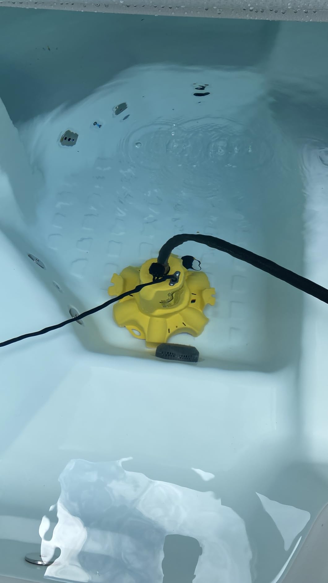 WAYNE - WaterBUG 1/6 HP 1350 GPH Submersible Pump with Multi-Flo Technology customer photo 2