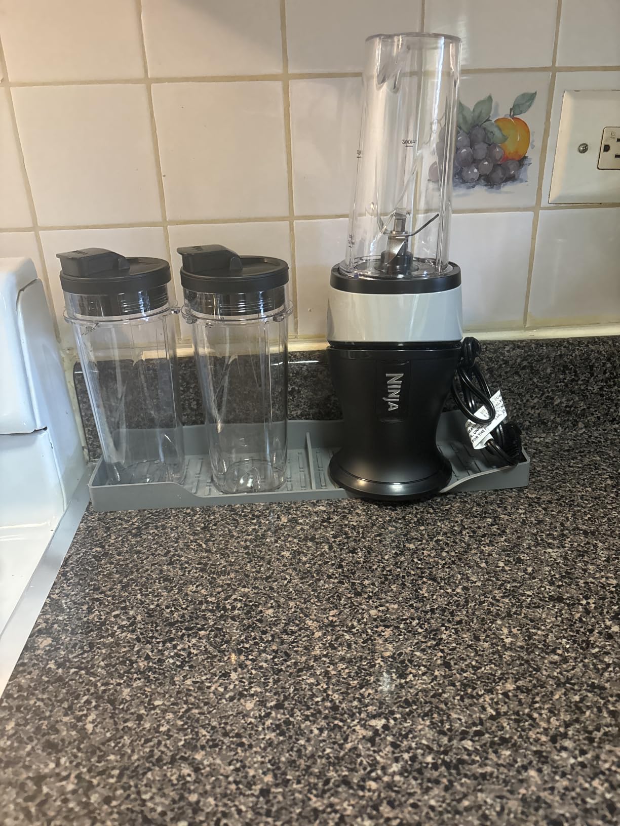 Ninja Fit Compact Personal Blender | For Smoothies, Shakes & Frozen Drinks | (2) 16-oz. To-Go Cups with Spout Lids | 700-Watt Countertop | Black | QB3001SS customer photo 1