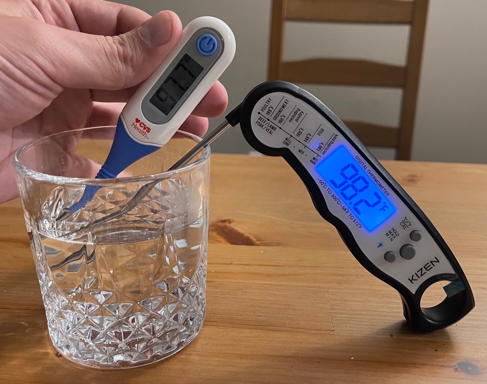 KIZEN Instant Read Meat Thermometer Digital - Food Thermometer for Cooking, Grill, Oven, BBQ - IP67 Rated Waterproof - Large Backlit Display and Magnetic Back customer photo 2