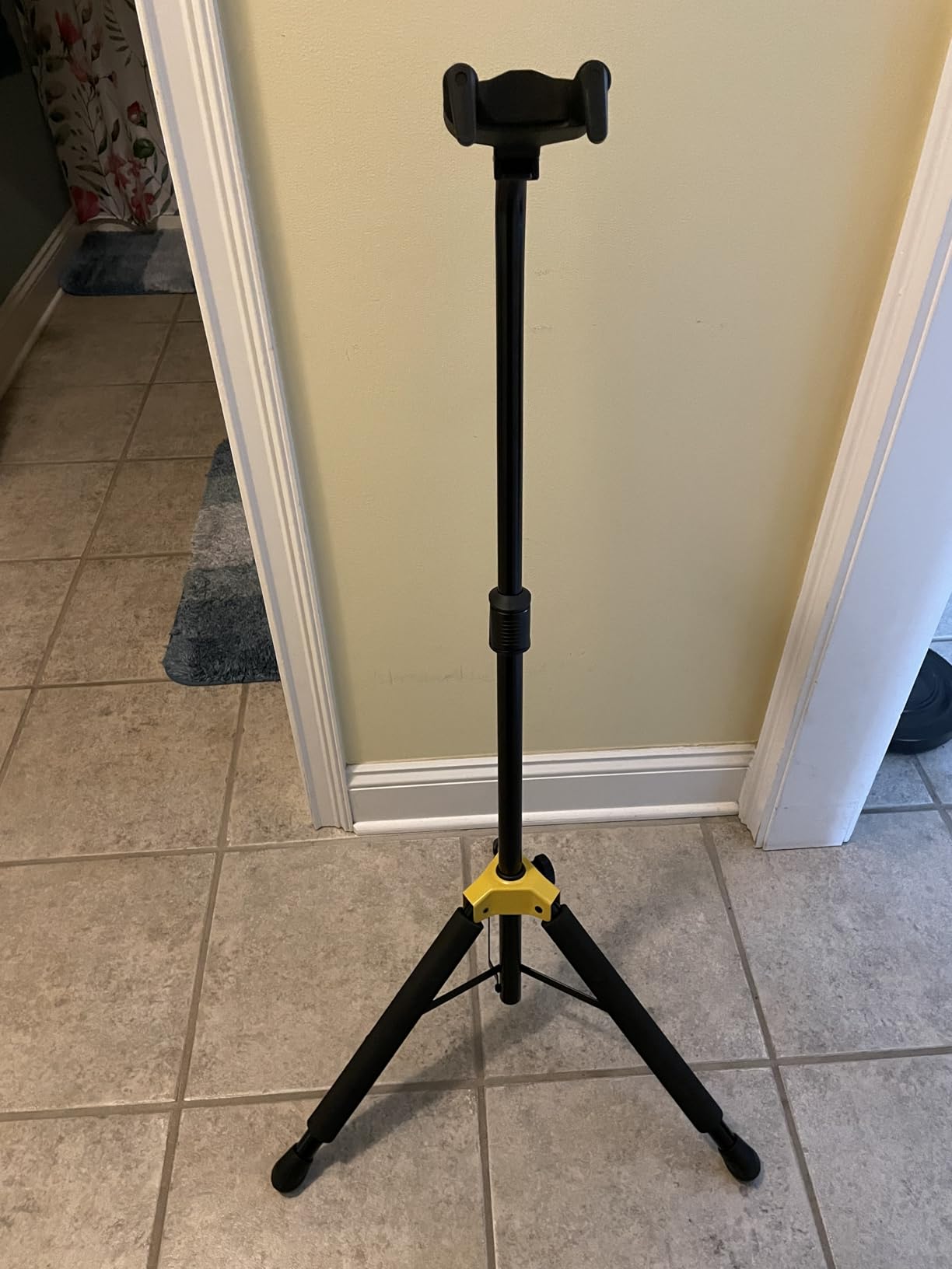 Hercules GS414BPLUS Auto Grip System Guitar Stand customer photo 2