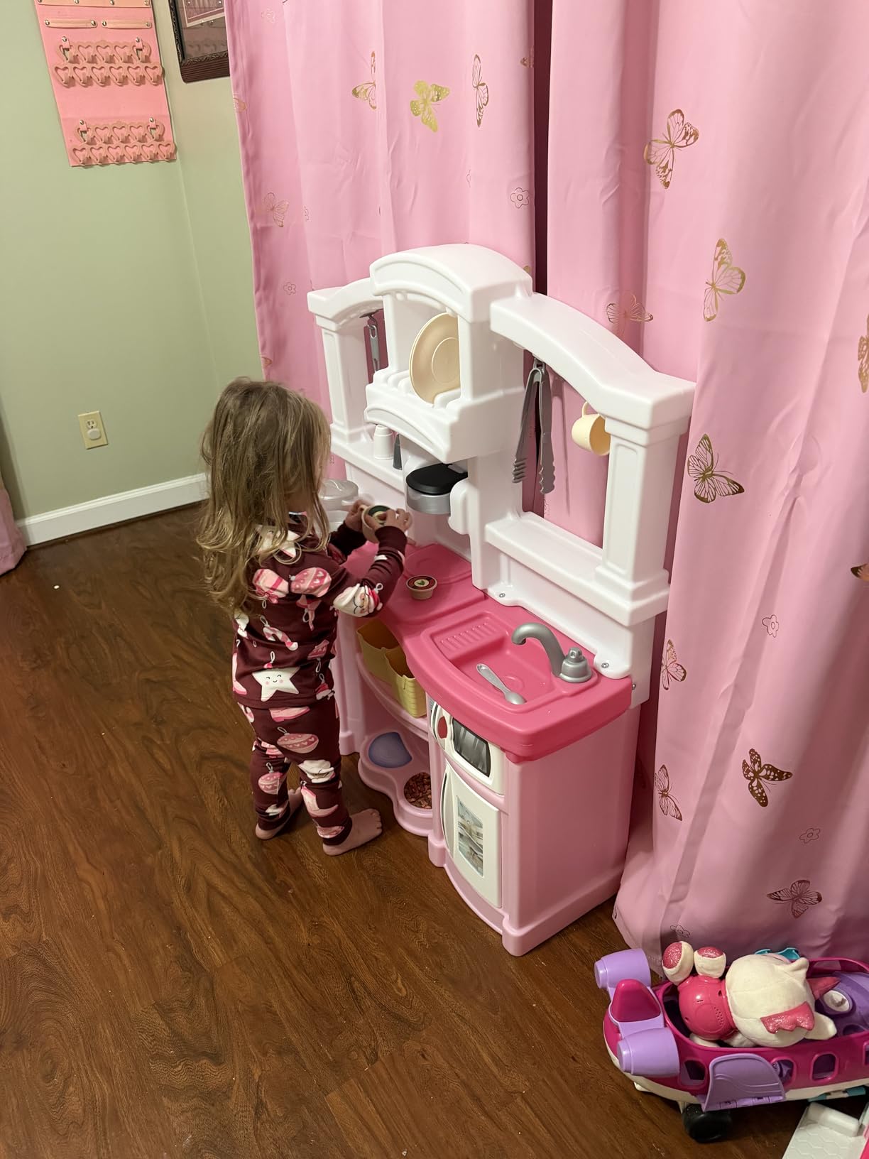 Step2 Fun with Friends Kids Kitchen Playset, Indoor/Outdoor Kitchenette, Interactive Play with Lights and Sounds, Durable Plastic, Includes 25 Piece Toy Accessories, Toddlers 2+ Years Old, Pink customer photo 1