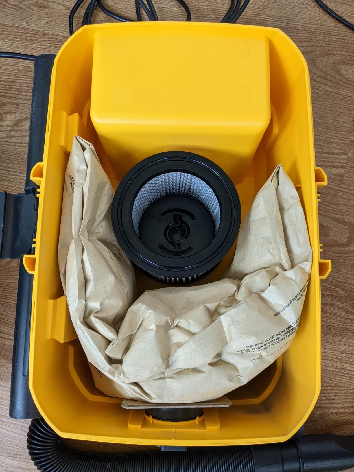 DEWALT DXV04T 4 Gallon Wet/Dry Shop Vacuum, 5 Peak HP Portable Corded Vac customer photo 1