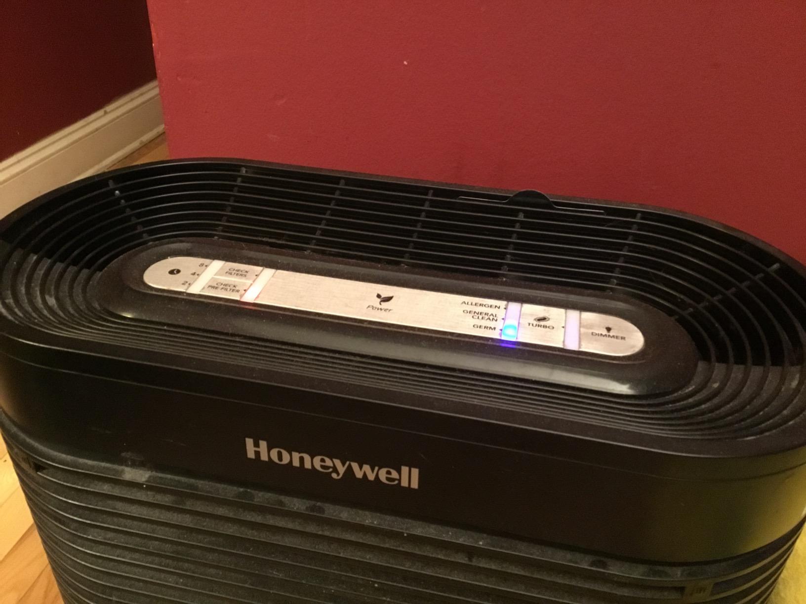 Honeywell AllergenPlus HEPA Air Purifier for Home, 2250 Ft² Rooms in 1 hour, Reduces Allergens, Dust, Pollen, Smoke, Pet Dander, Odors, HPA304, White customer photo 1