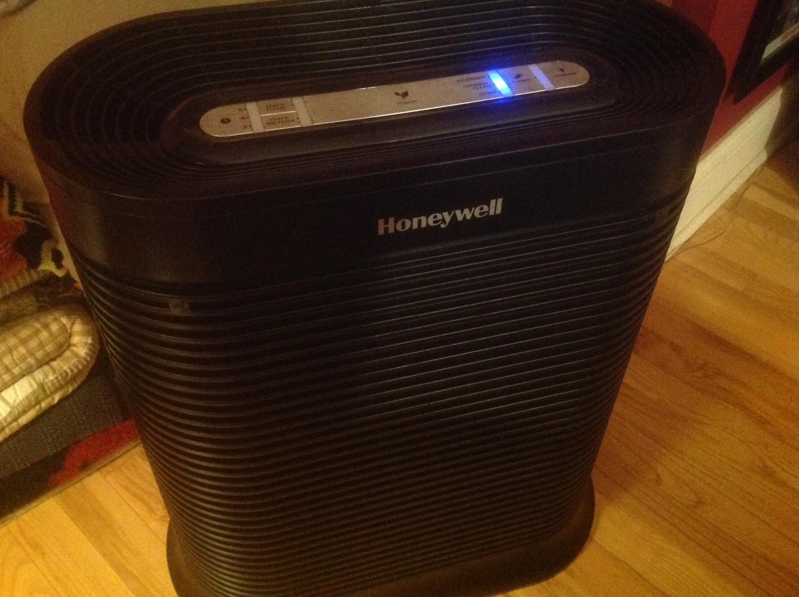 Honeywell AllergenPlus HEPA Air Purifier for Home, 2250 Ft² Rooms in 1 hour, Reduces Allergens, Dust, Pollen, Smoke, Pet Dander, Odors, HPA304, White customer photo 2