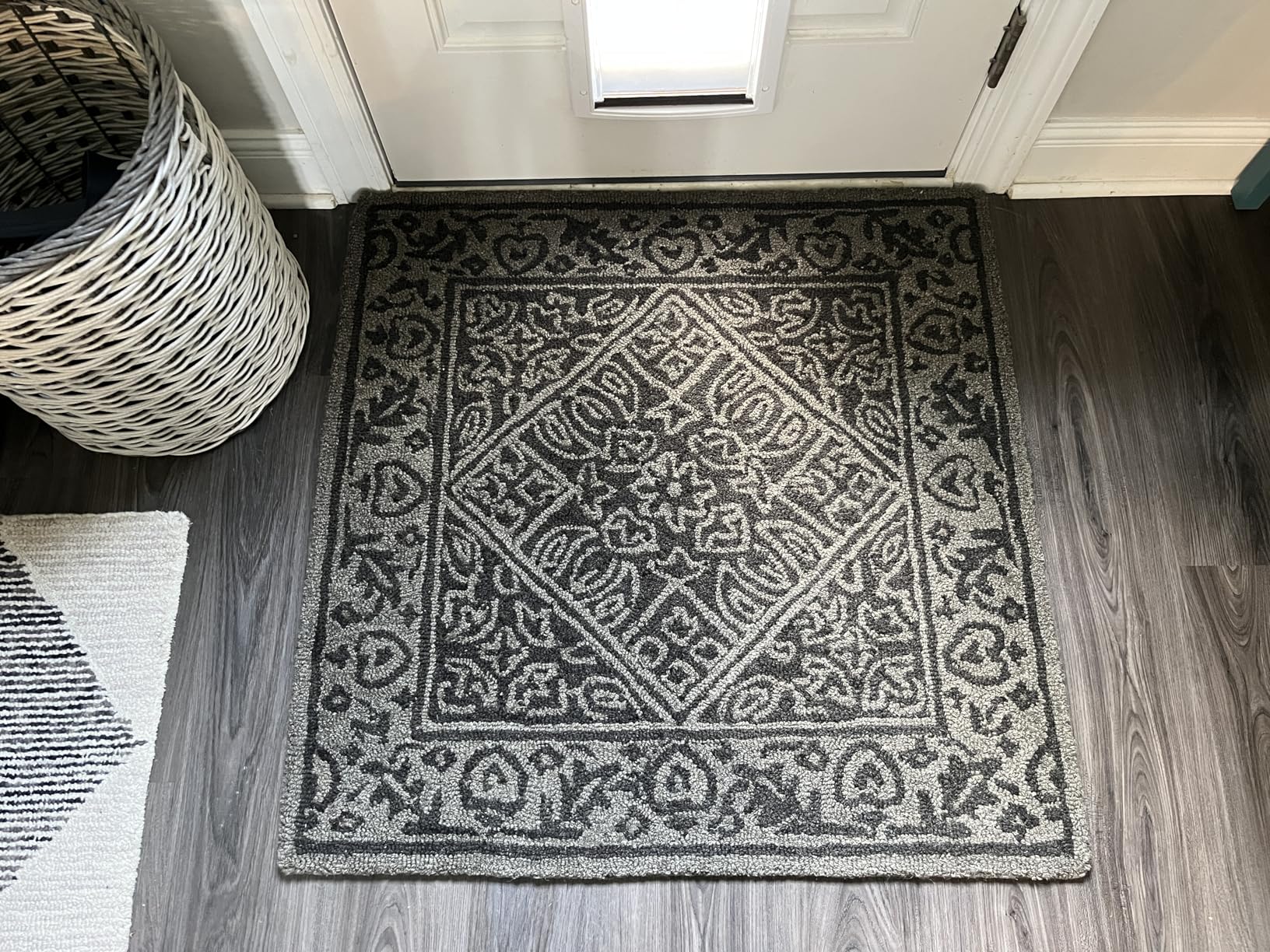 SAFAVIEH Dip Dye Collection 4' x 6' Navy Blue DDY151N Handmade Premium Wool Area Rug customer photo 1