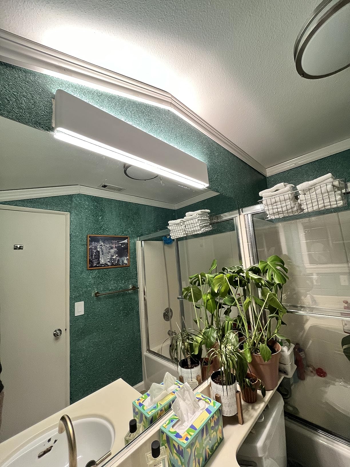 Aipsun 20W/24in Rectangular LED Black Modern Wall Sconce Horizontal Up and Down Wall Mount Light for Indoor Vanity Bar Light Bedroom Living Room Bathroom Home Lighting Fixtures (Warm White 3000K) customer photo 1