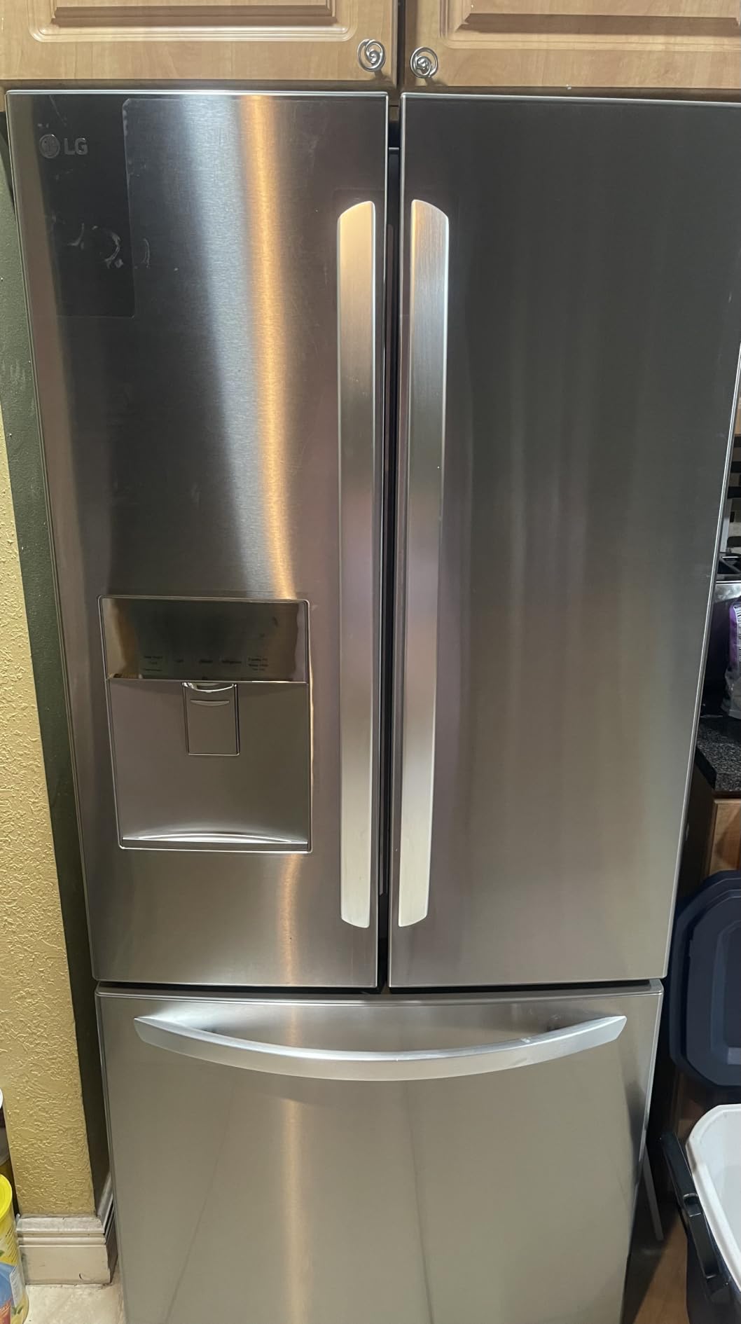 LG LFDS22520S - Refrigerator/Freezer - French Door Bottom Freezer with Water Dispenser - Stainless Steel customer photo 1