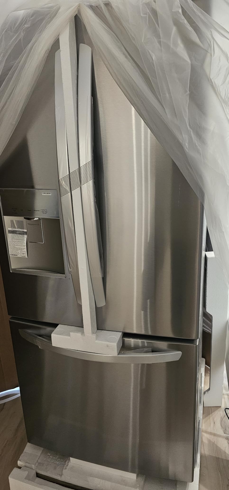 LG LFDS22520S - Refrigerator/Freezer - French Door Bottom Freezer with Water Dispenser - Stainless Steel customer photo 2
