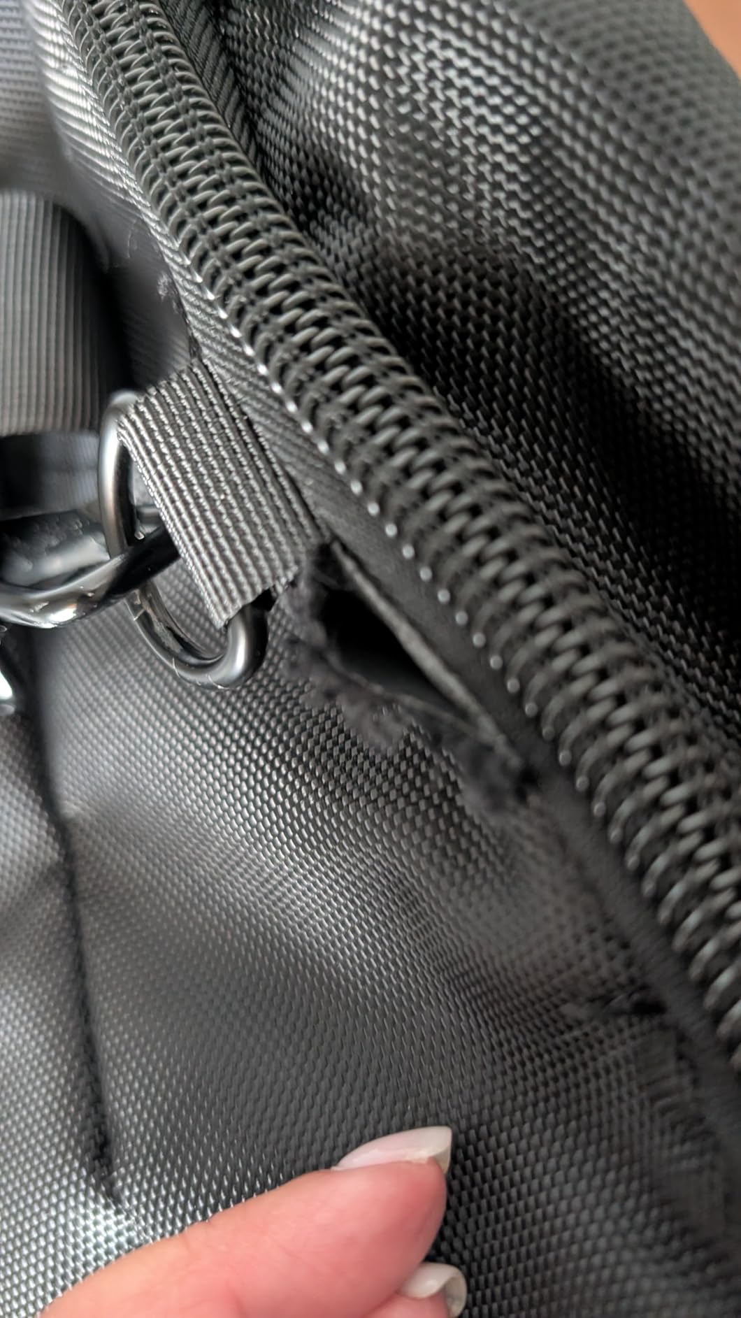 MATEIN Garment Bag for Travel, Large Carry on Garment Bags with Strap for Business, Waterproof Hanging Suit Luggage Bag for Men Women, Wrinkle Free Suitcase Cover for Shirts Dresses Coats, Black customer photo 2