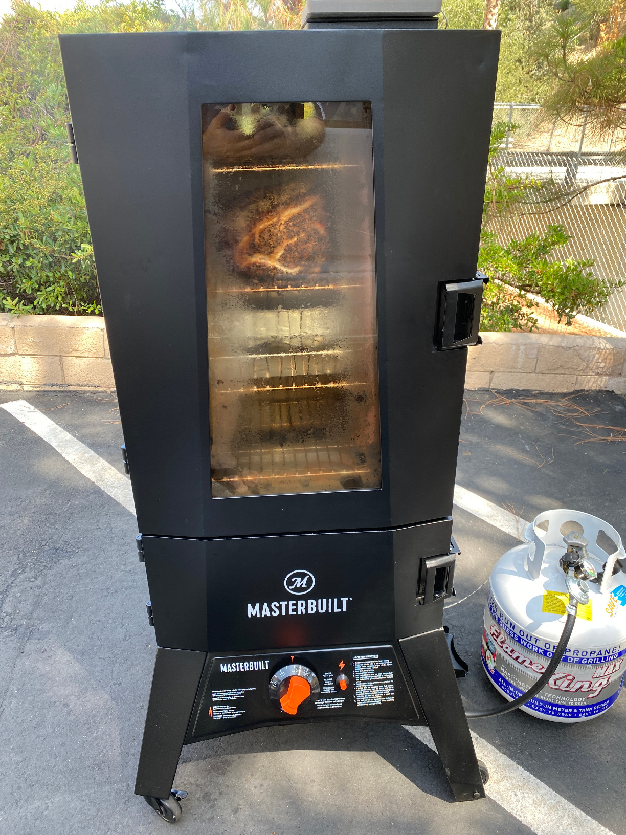 Masterbuilt 40-inch ThermoTemp Propane Gas Vertical BBQ Smoker with Analog Temperature Control, 960 Sq. In., Model MB20051316 customer photo 1