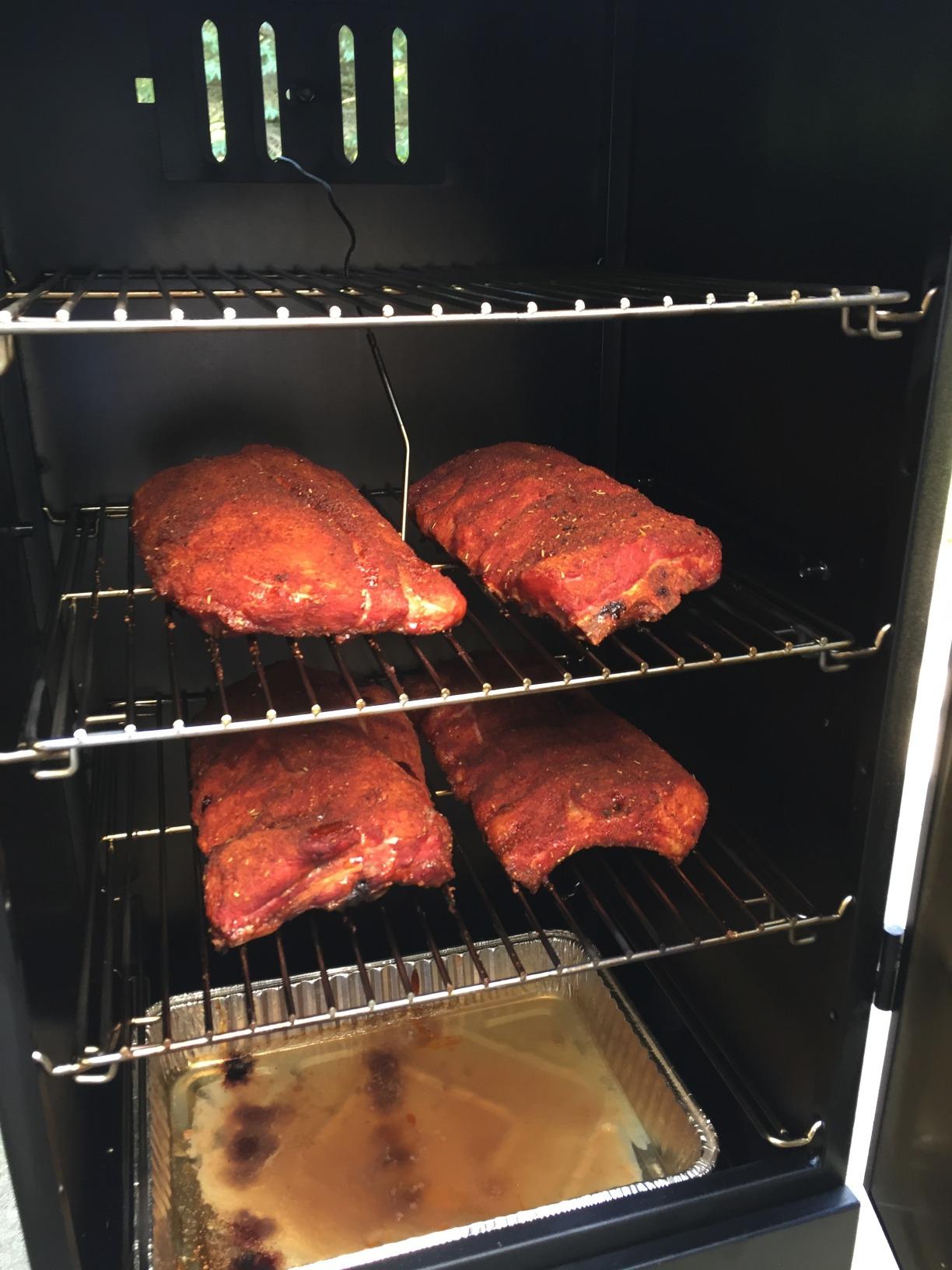 Masterbuilt 40-inch ThermoTemp Propane Gas Vertical BBQ Smoker with Analog Temperature Control, 960 Sq. In., Model MB20051316 customer photo 2