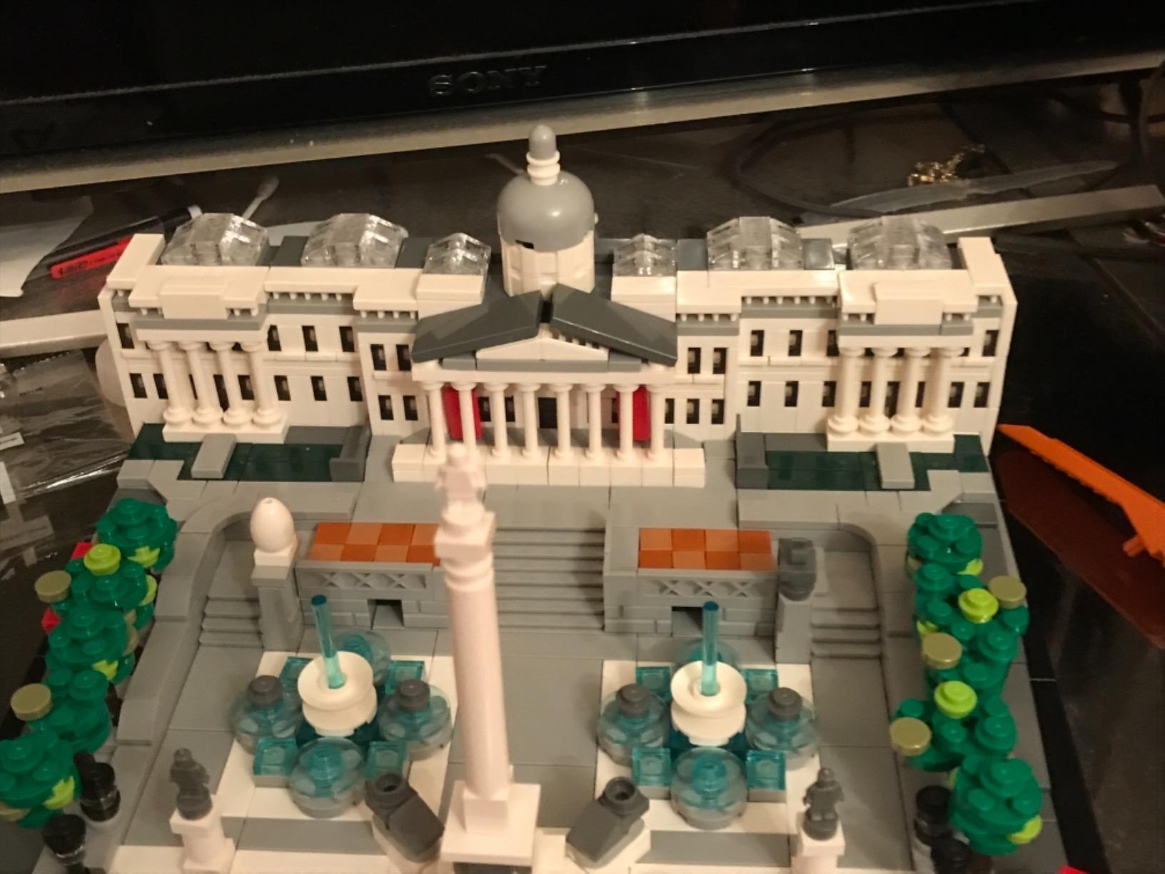 Architecture 21045 Trafalgar Square Building Kit (1197 Pieces) customer photo 2