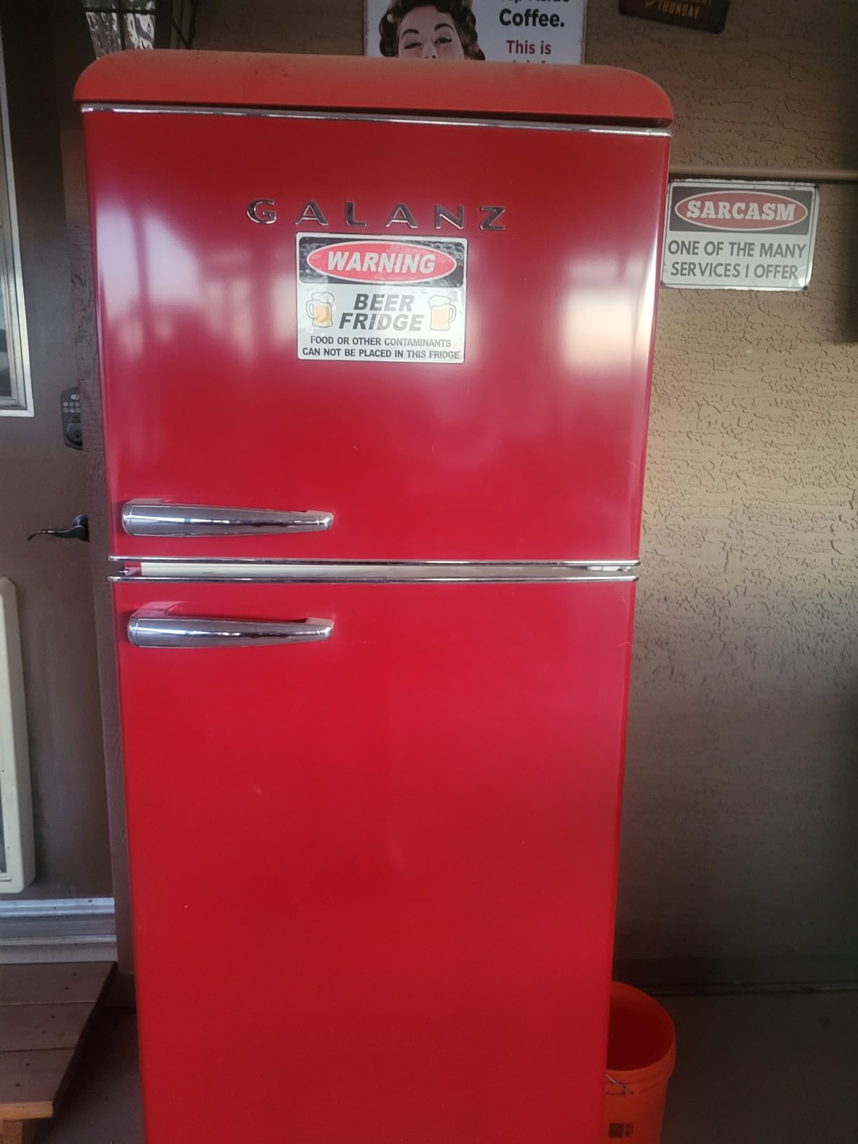 Galanz GLR12TBEEFR Refrigerator, Dual Door Fridge, Adjustable Electrical Thermostat Control with Top Mount Freezer Compartment, Retro Blue, 12.0 Cu Ft (Red) customer photo 1