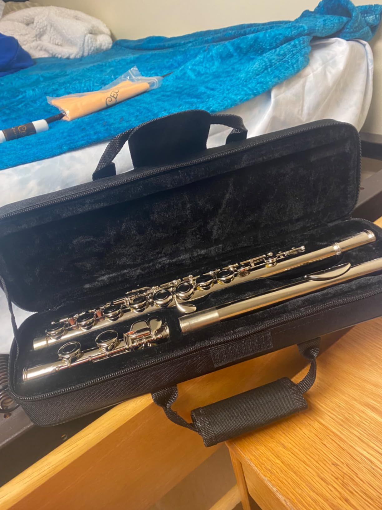 Mendini by Cecilio 16 Keys Closed Hole C Flute Kit for Beginners - Gold | Beginner Flute Kit with Carrying Case, Stand, Tuning Rod, Adjustment Screws, Cork Grease, Lesson Book, Cleaning Kit, Gloves customer photo 1