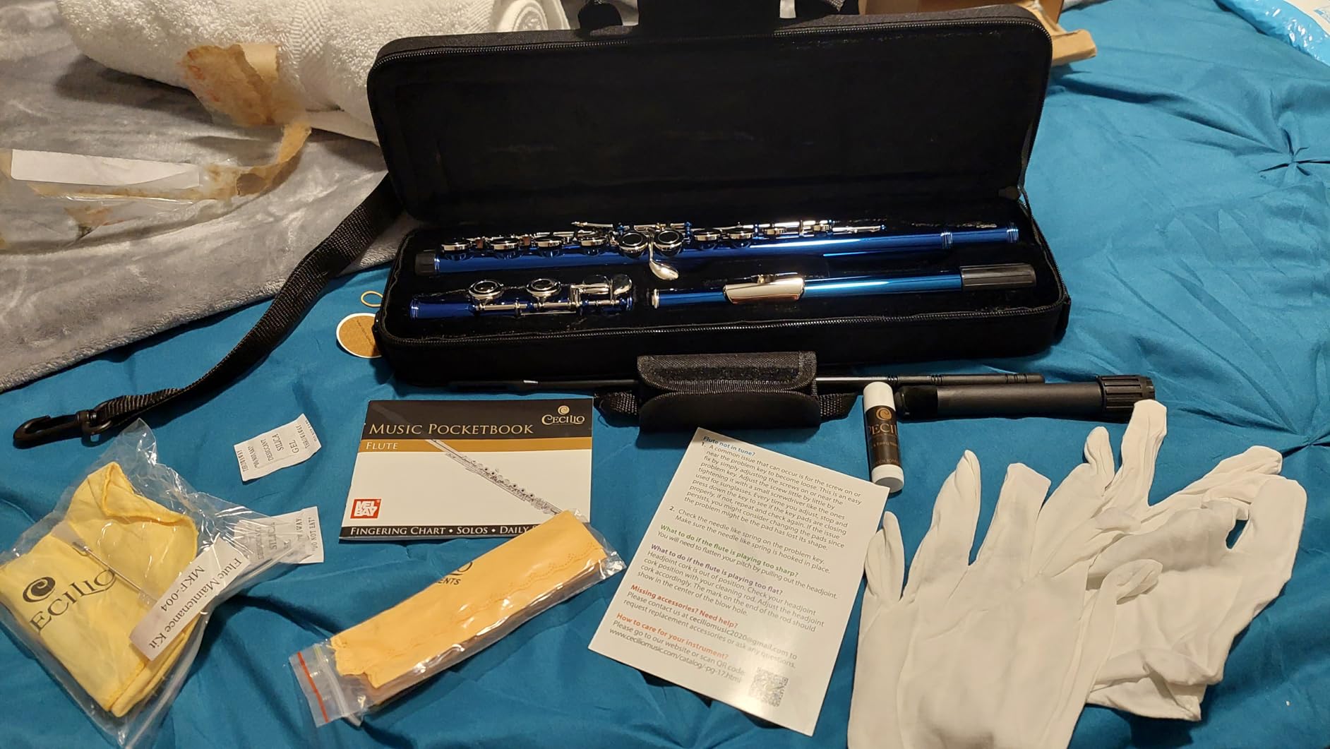 Mendini by Cecilio 16 Keys Closed Hole C Flute Kit for Beginners - Gold | Beginner Flute Kit with Carrying Case, Stand, Tuning Rod, Adjustment Screws, Cork Grease, Lesson Book, Cleaning Kit, Gloves customer photo 2