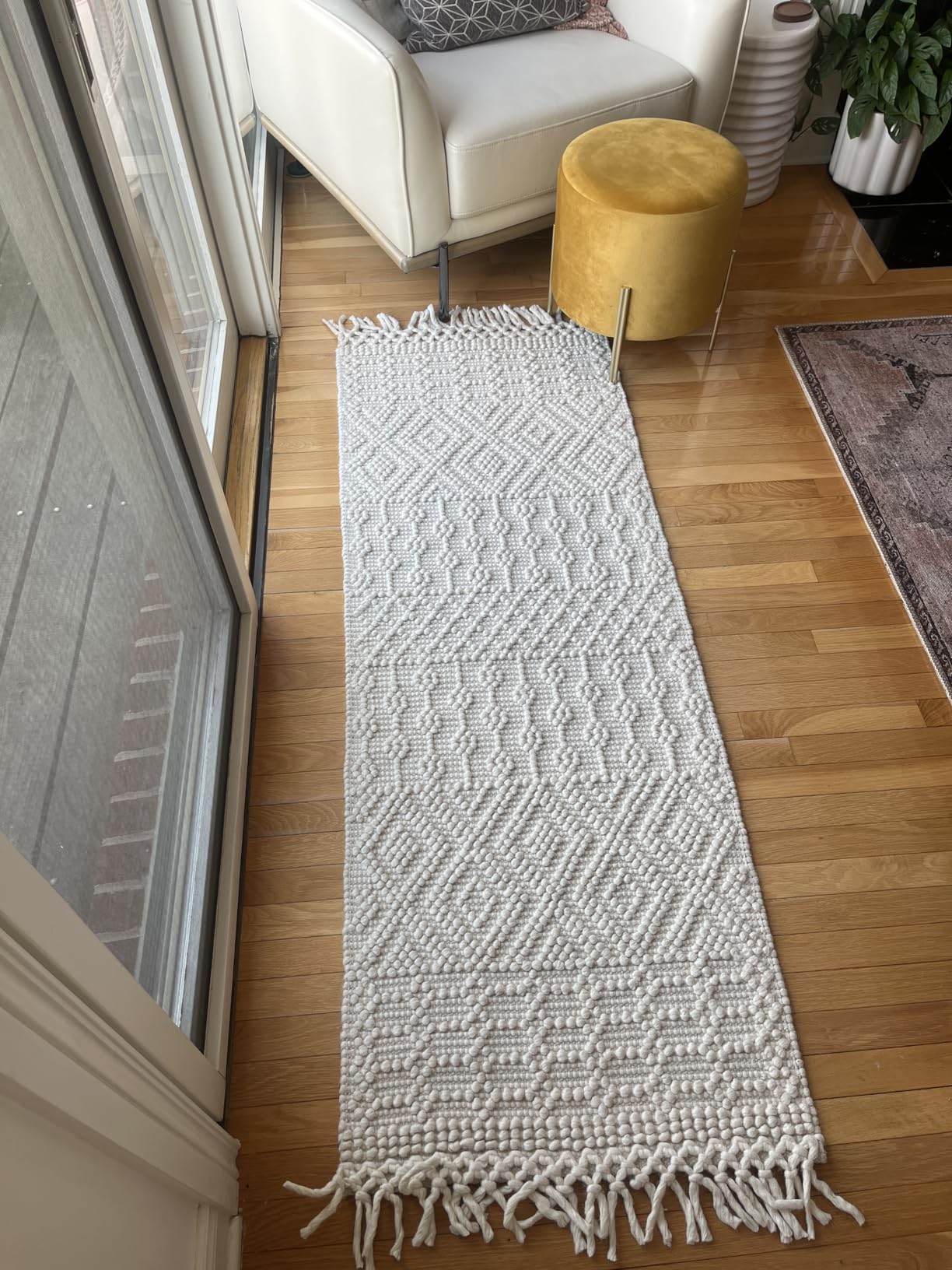 SAFAVIEH Area Rug 8x10 - Natura Collection - Large - Ivory, Handmade Wool, Moroccan Boho Fringe Design, Ideal for Living Room, Bedroom, Dining Space (NAT852B) customer photo 1