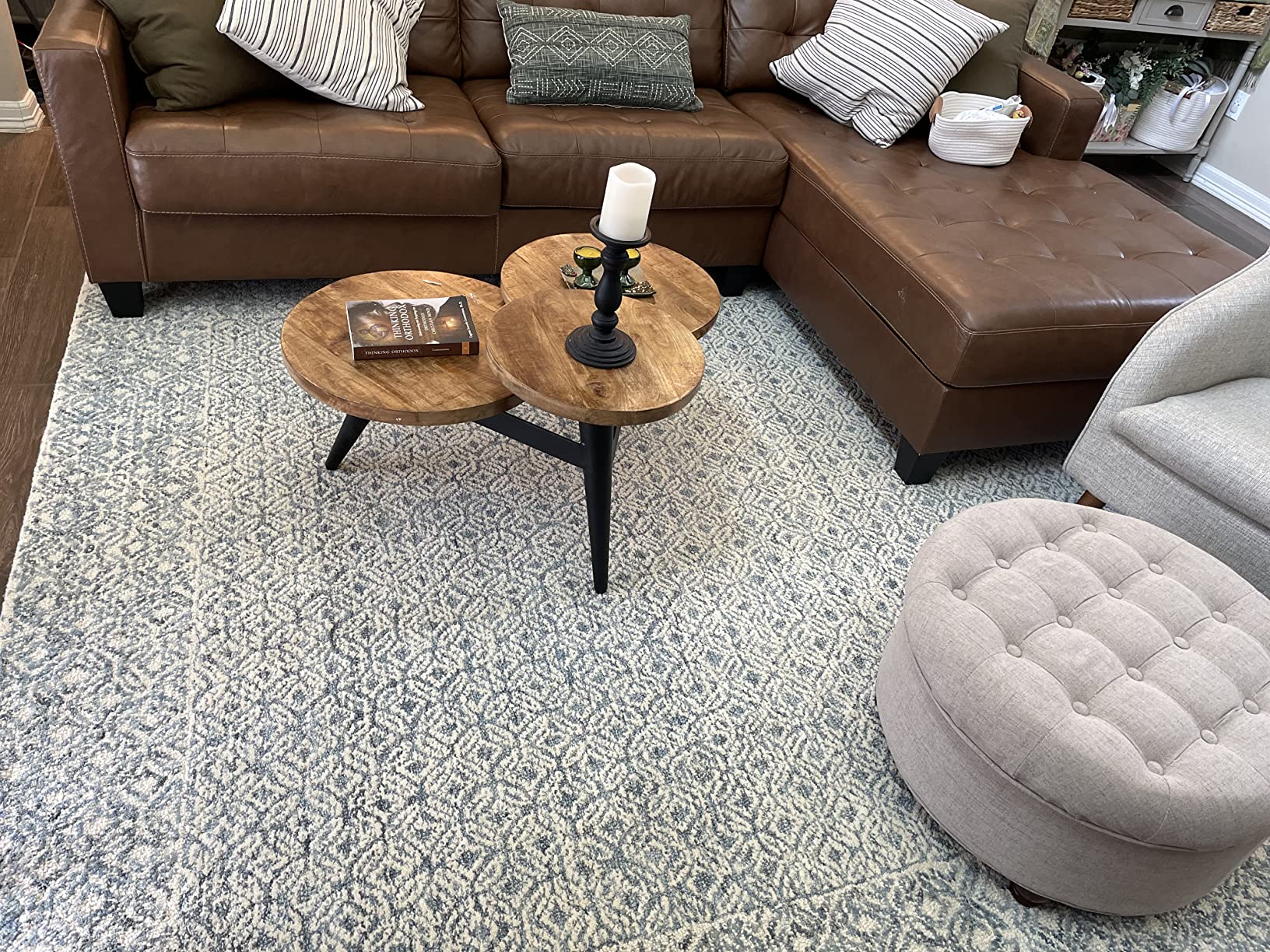 SAFAVIEH Area Rug 8x10 - Abstract Collection - Large - Blue & Ivory, Handmade Wool, Ideal for Living Room, Bedroom, Office, Dining Space (ABT342N) customer photo 2
